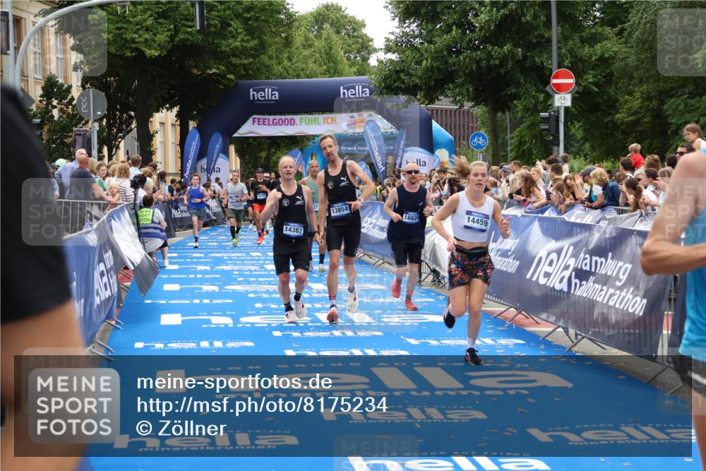 29.06.2025 - hella hamburg halbmarathon Zöllner http://msf.ph/oto/8175234 29.06.2025 10:37:26 Ziel 2767, 9017, 12739, 13372, 13854, 14387, 14459, 15888, 17306, 18159, 18723, 18824 meine-sportfotos.de