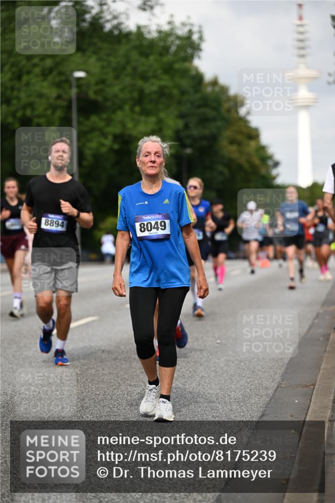 29.06.2025 - hella hamburg halbmarathon Dr. Thomas Lammeyer http://msf.ph/oto/8175239 29.06.2025 10:10:05 Kennedybrücke 1229, 1842, 2288, 2471, 2624, 3062, 3461, 4169, 5762, 6014, 7302, 7741, 8049, 8894, 8909, 9339, 9477, 9917, 10343, 10781, 10791, 10998 meine-sportfotos.de