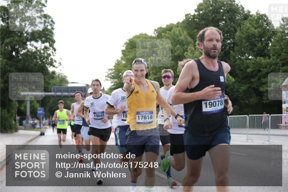 29.06.2025 - hella hamburg halbmarathon Jannik Wohlers http://msf.ph/oto/8175248 29.06.2025 09:42:16 Lombardsbrücke 5612, 7331, 7855, 9269, 10468, 11078, 11228, 12360, 13872, 13913, 14753, 14836, 16615, 17614, 19041, 19042, 19050, 19078 meine-sportfotos.de