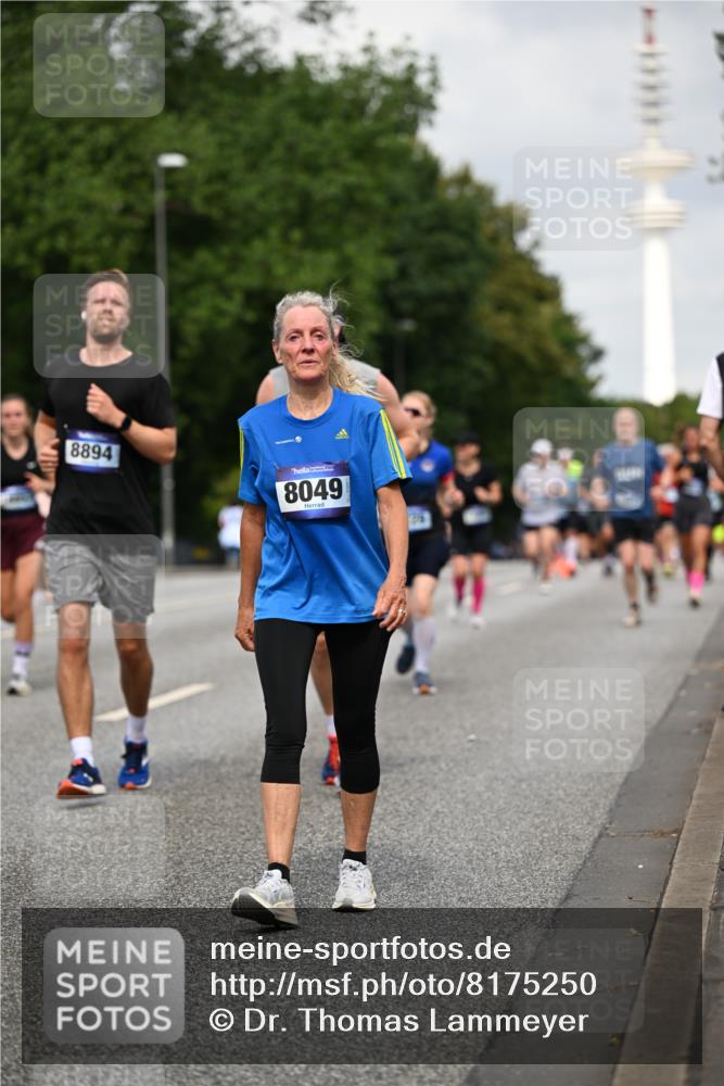 29.06.2025 - hella hamburg halbmarathon Dr. Thomas Lammeyer http://msf.ph/oto/8175250 29.06.2025 10:10:05 Kennedybrücke 1229, 1842, 2288, 2471, 2624, 3062, 3461, 4169, 5762, 6014, 7302, 7741, 8049, 8894, 8909, 9339, 9477, 9917, 10343, 10781, 10791, 10998 meine-sportfotos.de