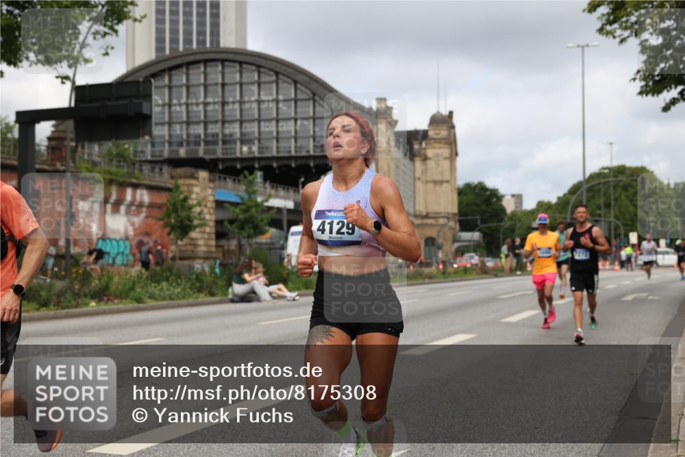 29.06.2025 - hella hamburg halbmarathon Yannick Fuchs http://msf.ph/oto/8175308 29.06.2025 10:26:55 20KM 1407, 1686, 1894, 3935, 4129, 4698, 5187, 7272, 7793, 10927, 11199, 11370, 16065, 16505 meine-sportfotos.de