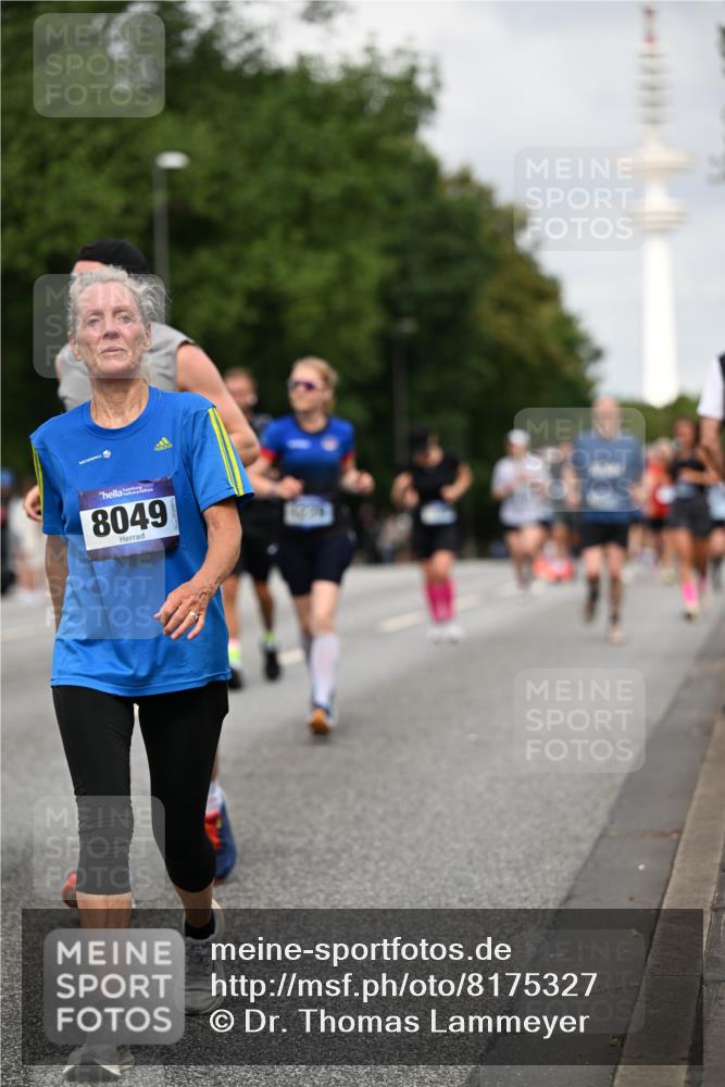 29.06.2025 - hella hamburg halbmarathon Dr. Thomas Lammeyer http://msf.ph/oto/8175327 29.06.2025 10:10:06 Kennedybrücke 1229, 1842, 2288, 2471, 2624, 3062, 3461, 4169, 5762, 6014, 7302, 7741, 8049, 8894, 8909, 9339, 9477, 9917, 10343, 10781, 10791, 10998 meine-sportfotos.de
