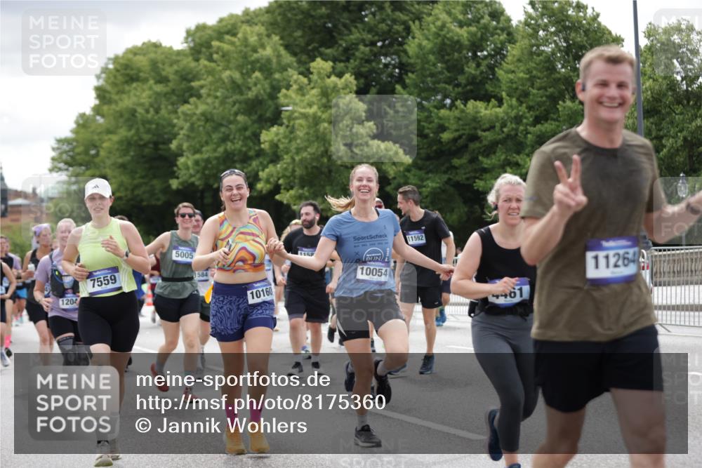 29.06.2025 - hella hamburg halbmarathon Jannik Wohlers http://msf.ph/oto/8175360 29.06.2025 11:07:50 Lombardsbrücke 1923, 2318, 2319, 2433, 3271, 3313, 3442, 3549, 3646, 3666, 3915, 4406, 4407, 4439, 4455, 4461, 4482, 5005, 5195, 5398, 5401, 5439, 5704, 5896, 6016, 6731, 6778, 6779, 6780, 6928, 6958, 7192, 7225, 7559, 7609, 7713, 7989, 8808, 8809, 9321, 9725, 9805, 10054, 10160, 10545, 10637, 10651, 10970, 11112, 11264, 11431, 11501, 11561, 11583, 11584, 11592, 11722, 12048, 12868, 12944, 13175, 13359, 13752, 15616 meine-sportfotos.de