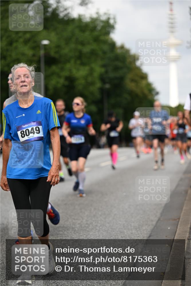 29.06.2025 - hella hamburg halbmarathon Dr. Thomas Lammeyer http://msf.ph/oto/8175363 29.06.2025 10:10:06 Kennedybrücke 1229, 1842, 2288, 2471, 2624, 3062, 3461, 4169, 5762, 6014, 7302, 7741, 8049, 8894, 8909, 9339, 9477, 9917, 10343, 10781, 10791, 10998 meine-sportfotos.de