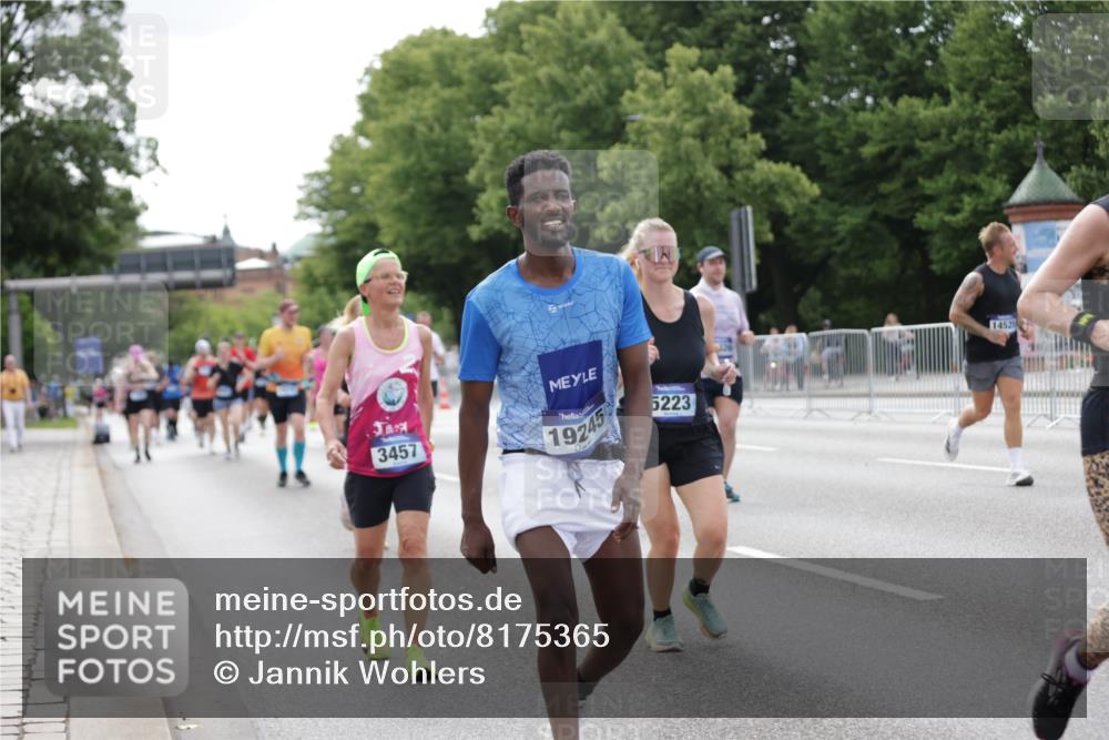 29.06.2025 - hella hamburg halbmarathon Jannik Wohlers http://msf.ph/oto/8175365 29.06.2025 10:22:21 Lombardsbrücke 1029, 2294, 2479, 2766, 2886, 3003, 3600, 3601, 5223, 5343, 5629, 5798, 6899, 7188, 7190, 7276, 7529, 7925, 8355, 8931, 9256, 9392, 10086, 10573, 10826, 10902, 11665, 12190, 12592, 13921, 13963, 14525, 14633, 14801, 14906, 15870, 16618, 16801 meine-sportfotos.de
