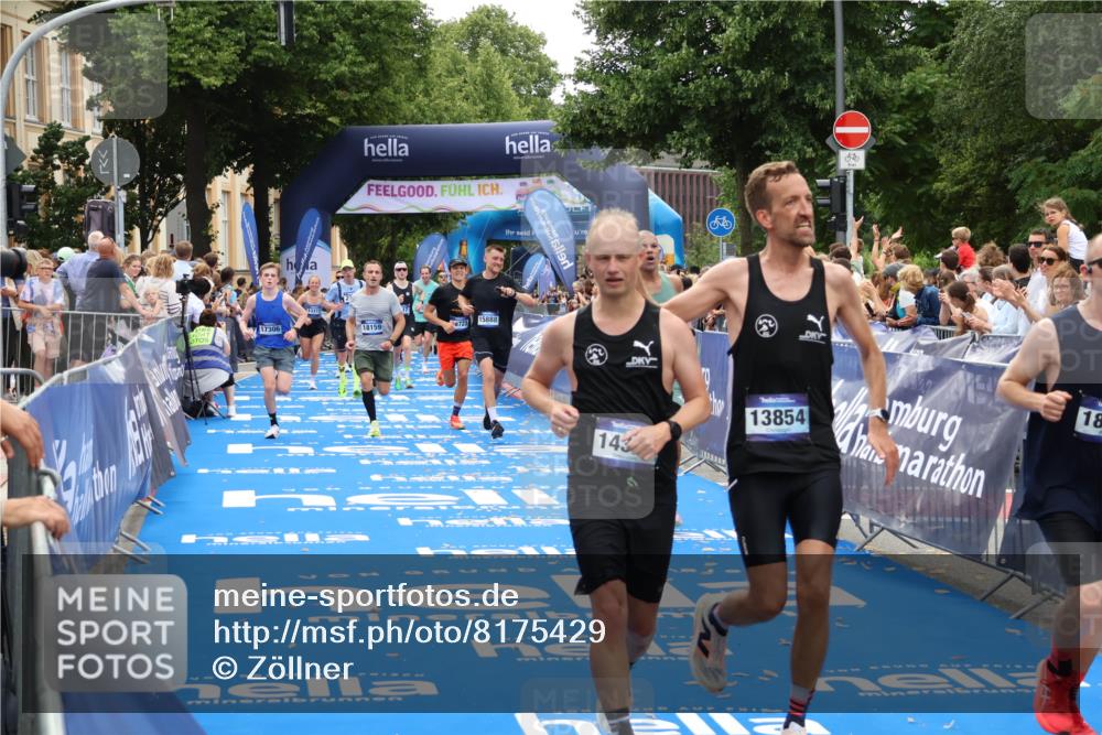 29.06.2025 - hella hamburg halbmarathon Zöllner http://msf.ph/oto/8175429 29.06.2025 10:37:28 Ziel 2767, 6047, 9017, 12739, 13372, 13854, 14387, 14459, 15888, 17306, 18159, 18723, 18824 meine-sportfotos.de