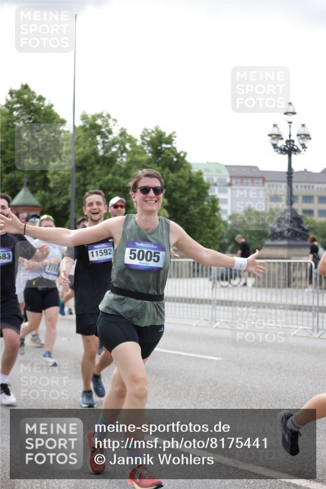 29.06.2025 - hella hamburg halbmarathon Jannik Wohlers http://msf.ph/oto/8175441 29.06.2025 11:07:53 Lombardsbrücke 1907, 1923, 2318, 2319, 2433, 3271, 3313, 3442, 3549, 3646, 3666, 3915, 4070, 4406, 4407, 4439, 4455, 4461, 4482, 4584, 5005, 5195, 5398, 5401, 5439, 5704, 5859, 6016, 6219, 6731, 6778, 6928, 6958, 6986, 7000, 7113, 7192, 7225, 7527, 7559, 7609, 7713, 7989, 8808, 8809, 8978, 9321, 9725, 9805, 10054, 10160, 10651, 10970, 11112, 11264, 11431, 11501, 11561, 11583, 11584, 11592, 11722, 11985, 12048, 12593, 12602, 12868, 12944, 13175, 13214, 13359, 13680, 13752, 13890 meine-sportfotos.de