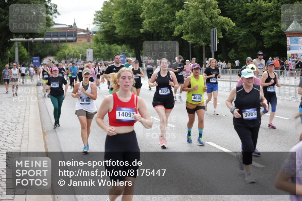 29.06.2025 - hella hamburg halbmarathon Jannik Wohlers http://msf.ph/oto/8175447 29.06.2025 11:08:10 Lombardsbrücke 1376, 1907, 1969, 2224, 2530, 2673, 3063, 4070, 4132, 4584, 4630, 4631, 4716, 4791, 4919, 5195, 5858, 5859, 6219, 6227, 6367, 6782, 6783, 6986, 7000, 7070, 7113, 7222, 7225, 7320, 7527, 7799, 8213, 8266, 8817, 8978, 9484, 9550, 9772, 9925, 9987, 10346, 10357, 10898, 10970, 11487, 11522, 11715, 11985, 12101, 12170, 12593, 12602, 12608, 12811, 13102, 13214, 13251, 13652, 13680, 13702, 13703, 13752, 13867, 13890, 14244, 14380, 14570, 14669, 14718, 14719 meine-sportfotos.de