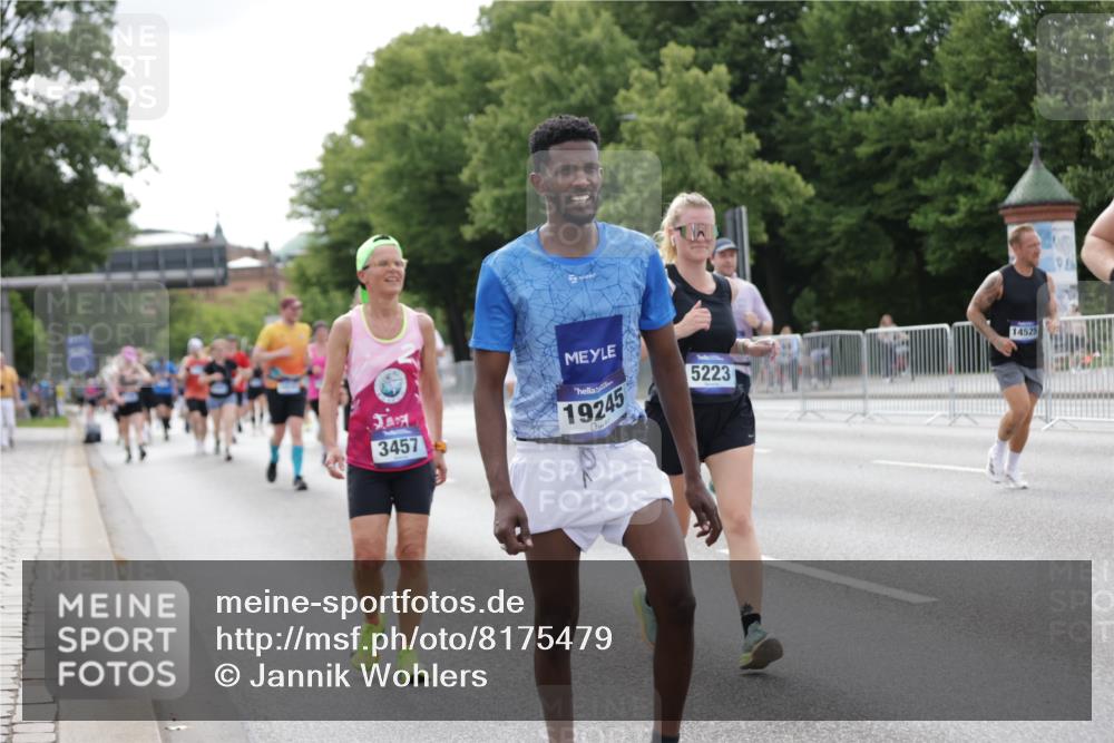29.06.2025 - hella hamburg halbmarathon Jannik Wohlers http://msf.ph/oto/8175479 29.06.2025 10:22:21 Lombardsbrücke 1029, 2294, 2479, 2766, 2886, 3003, 3600, 3601, 5223, 5343, 5629, 5798, 6899, 7188, 7190, 7276, 7529, 7925, 8355, 8931, 9256, 9392, 10086, 10573, 10826, 10902, 11665, 12190, 12592, 13921, 13963, 14525, 14633, 14801, 14906, 15870, 16618, 16801 meine-sportfotos.de
