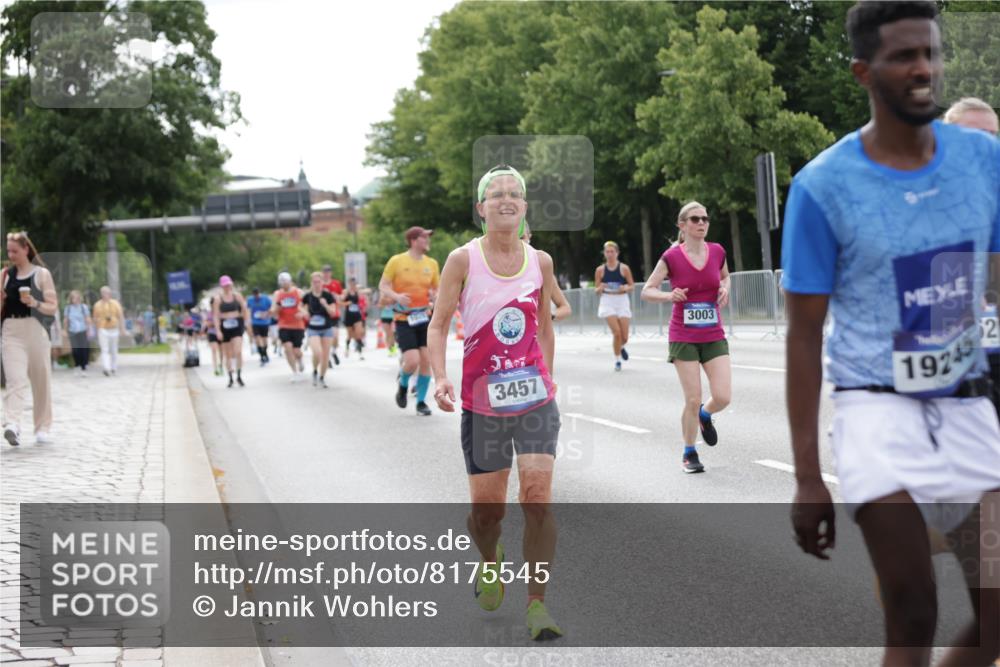 29.06.2025 - hella hamburg halbmarathon Jannik Wohlers http://msf.ph/oto/8175545 29.06.2025 10:22:22 Lombardsbrücke 1029, 2294, 2479, 2766, 2886, 3003, 3600, 3601, 5223, 5343, 5629, 5798, 6899, 7188, 7190, 7276, 7529, 7925, 8355, 8931, 9256, 9392, 10086, 10573, 10826, 10902, 11665, 12190, 12592, 13921, 14525, 14633, 14801, 14906, 15469, 15870, 16618, 16801 meine-sportfotos.de