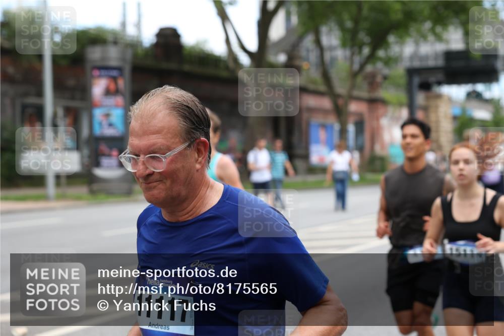 29.06.2025 - hella hamburg halbmarathon Yannick Fuchs http://msf.ph/oto/8175565 29.06.2025 11:19:53 20KM 1005, 1115, 1294, 1747, 1853, 3003, 3591, 3592, 4198, 5178, 5290, 5759, 5929, 5930, 6160, 6249, 6663, 7276, 7446, 7447, 7529, 7919, 8127, 8433, 8799, 9483, 11117, 11248, 11603, 11989, 12041, 12043, 12210, 14095, 14496, 14499, 14779, 15104, 15114, 16421, 16422, 16451, 16487, 16504, 16565, 16566, 16801, 16838, 17238, 17414, 17416, 17804, 17857, 18105, 18170, 18409, 18825, 18851, 18865, 18949, 19124, 19125 meine-sportfotos.de