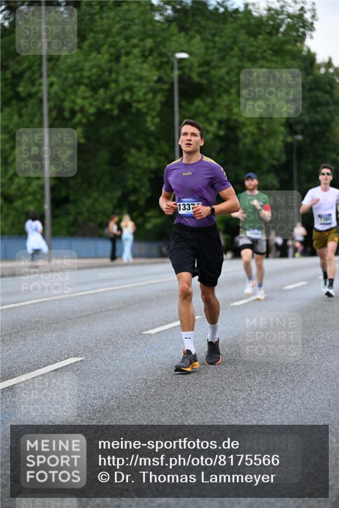 29.06.2025 - hella hamburg halbmarathon Dr. Thomas Lammeyer http://msf.ph/oto/8175566 29.06.2025 09:46:32 Kennedybrücke 1271, 2075, 6090, 7380, 9565, 9767, 10867 meine-sportfotos.de