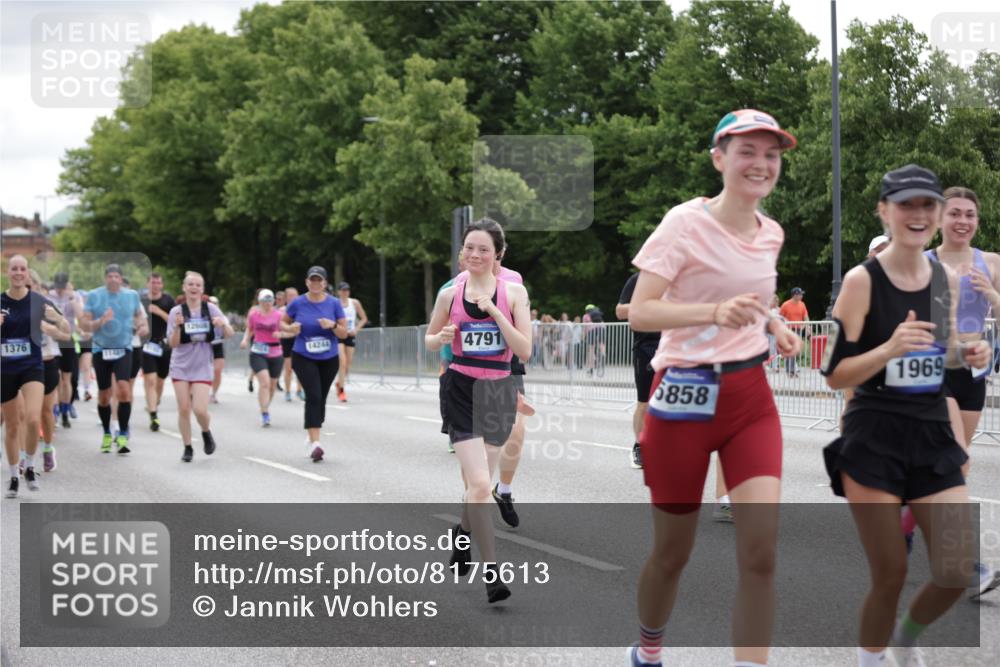 29.06.2025 - hella hamburg halbmarathon Jannik Wohlers http://msf.ph/oto/8175613 29.06.2025 11:08:17 Lombardsbrücke 1376, 1969, 2224, 2530, 2673, 3063, 3965, 4115, 4132, 4133, 4630, 4631, 4791, 4919, 5513, 5858, 6227, 6367, 6435, 6782, 6783, 7222, 8192, 8213, 8266, 8817, 9197, 9419, 9550, 9987, 10346, 10357, 11003, 11069, 11070, 11466, 11487, 11522, 11593, 11715, 12101, 12170, 12608, 12811, 13102, 13702, 13703, 13867, 14244, 14669, 14718, 14719, 15491, 19079, 19171, 19191 meine-sportfotos.de