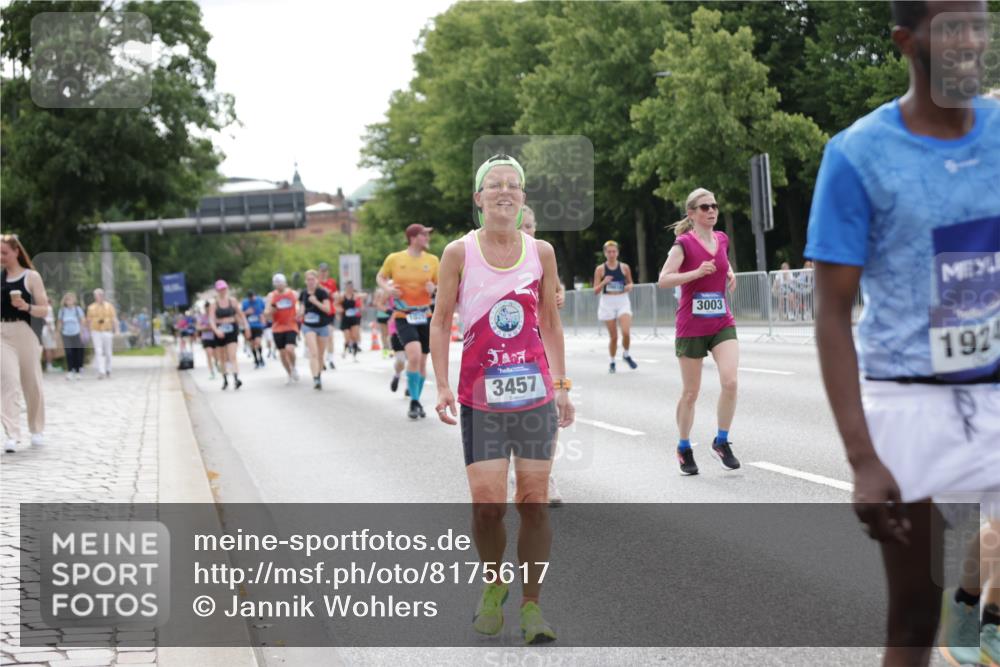 29.06.2025 - hella hamburg halbmarathon Jannik Wohlers http://msf.ph/oto/8175617 29.06.2025 10:22:22 Lombardsbrücke 1029, 2294, 2479, 2766, 2886, 3003, 3600, 3601, 5223, 5343, 5629, 5798, 6899, 7188, 7190, 7276, 7529, 7925, 8355, 8931, 9256, 9392, 10086, 10573, 10826, 10902, 11665, 12190, 12592, 13921, 14525, 14633, 14801, 14906, 15469, 15870, 16618, 16801 meine-sportfotos.de