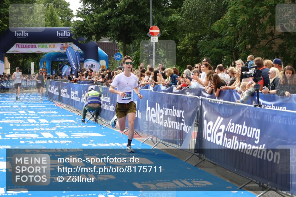 29.06.2025 - hella hamburg halbmarathon Zöllner http://msf.ph/oto/8175711 29.06.2025 10:26:29 Ziel 7380, 14728, 17040 meine-sportfotos.de