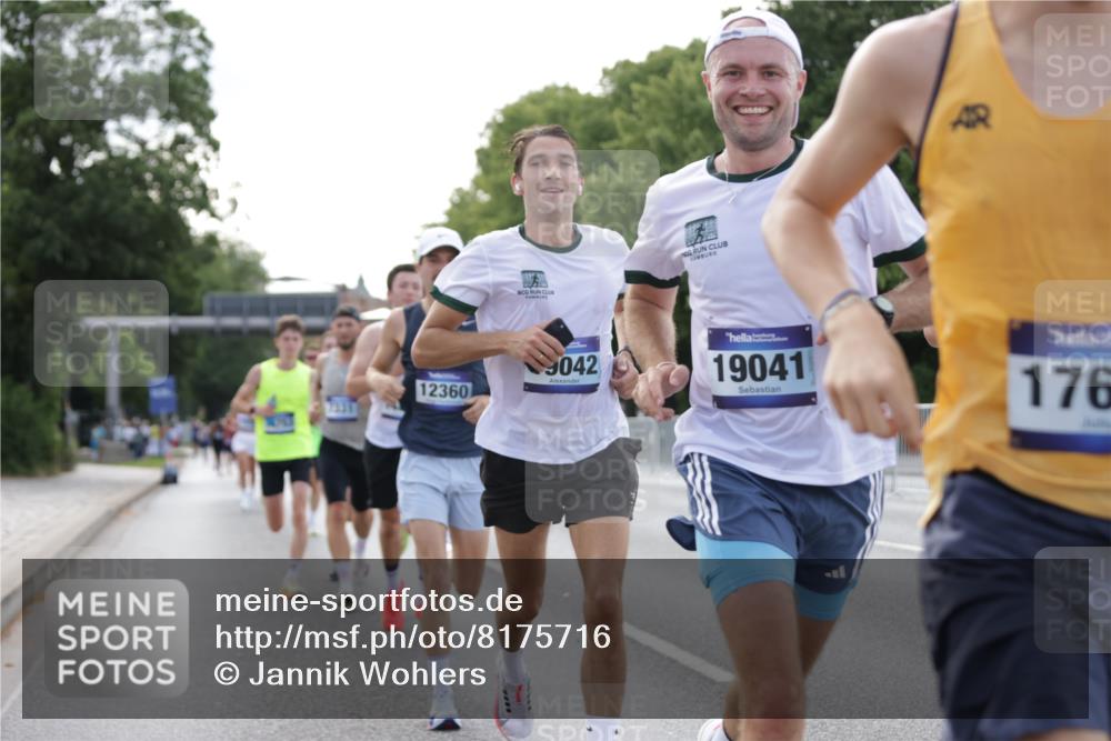 29.06.2025 - hella hamburg halbmarathon Jannik Wohlers http://msf.ph/oto/8175716 29.06.2025 09:42:17 Lombardsbrücke 5612, 7331, 7855, 9269, 10468, 11078, 11228, 12360, 13872, 13913, 14753, 14836, 16615, 17614, 19041, 19042, 19050, 19078 meine-sportfotos.de