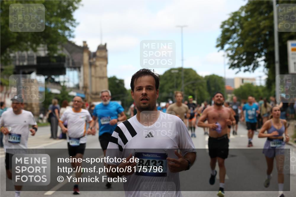 29.06.2025 - hella hamburg halbmarathon Yannick Fuchs http://msf.ph/oto/8175796 29.06.2025 11:20:01 20KM 1005, 1115, 1477, 1853, 3003, 3591, 3592, 3781, 4819, 5122, 5178, 5290, 6160, 6270, 6663, 7276, 7375, 7529, 7919, 7980, 8127, 8146, 8433, 8799, 8920, 9104, 9483, 11117, 11247, 11248, 11603, 11989, 12043, 14053, 14095, 14496, 14499, 14779, 14801, 15114, 16171, 16421, 16422, 16451, 16487, 16504, 16565, 16566, 16801, 17148, 17414, 17804, 17857, 18105, 18170, 18385, 18409, 18825, 18865, 19124, 19125 meine-sportfotos.de