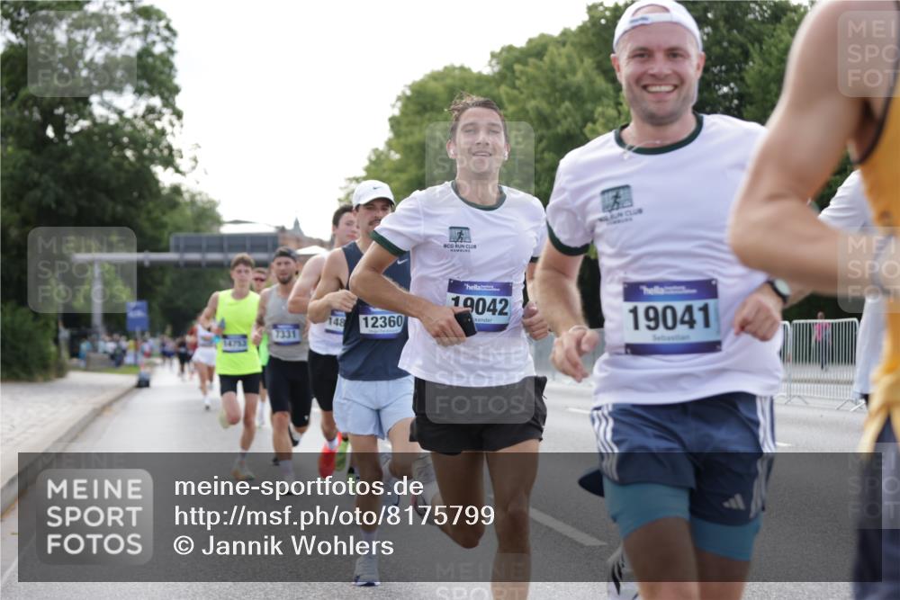 29.06.2025 - hella hamburg halbmarathon Jannik Wohlers http://msf.ph/oto/8175799 29.06.2025 09:42:17 Lombardsbrücke 5612, 7331, 7855, 9269, 10468, 11078, 11228, 12360, 13872, 13913, 14753, 14836, 16615, 17614, 19041, 19042, 19050, 19078 meine-sportfotos.de