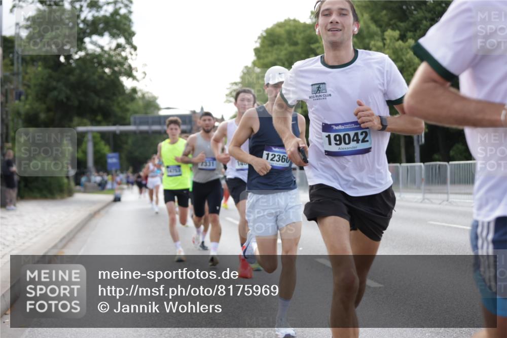29.06.2025 - hella hamburg halbmarathon Jannik Wohlers http://msf.ph/oto/8175969 29.06.2025 09:42:18 Lombardsbrücke 5612, 7331, 7855, 9269, 10468, 11078, 11228, 12360, 13872, 13913, 14753, 14836, 16615, 17614, 18740, 19041, 19042, 19050, 19076, 19078 meine-sportfotos.de
