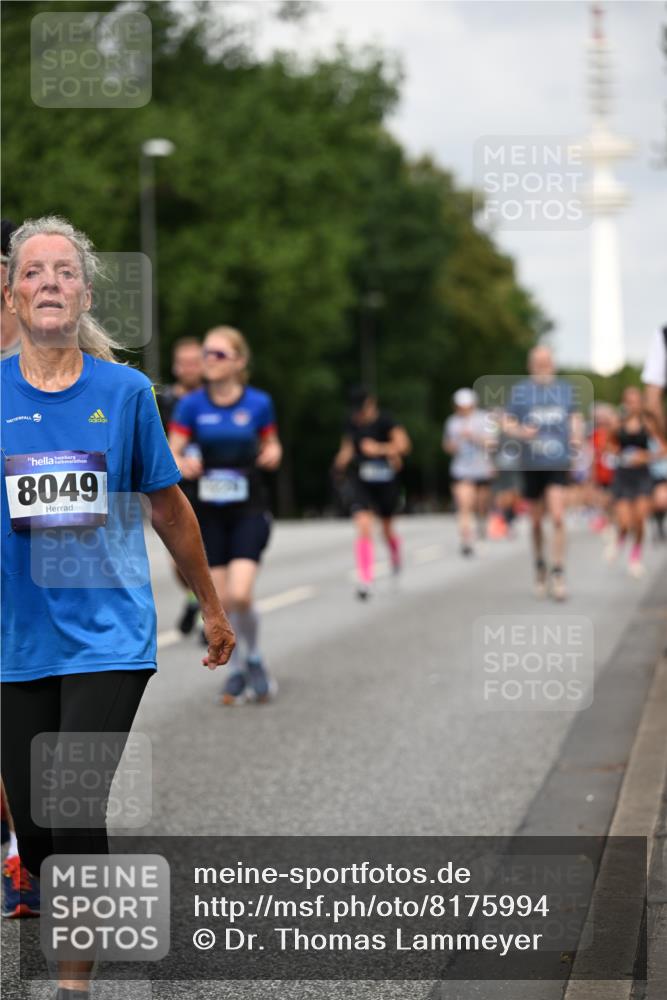 29.06.2025 - hella hamburg halbmarathon Dr. Thomas Lammeyer http://msf.ph/oto/8175994 29.06.2025 10:10:06 Kennedybrücke 1229, 1842, 2288, 2471, 2624, 3062, 3461, 4169, 5762, 6014, 7302, 7741, 8049, 8894, 8909, 9339, 9477, 9917, 10343, 10781, 10791, 10998 meine-sportfotos.de