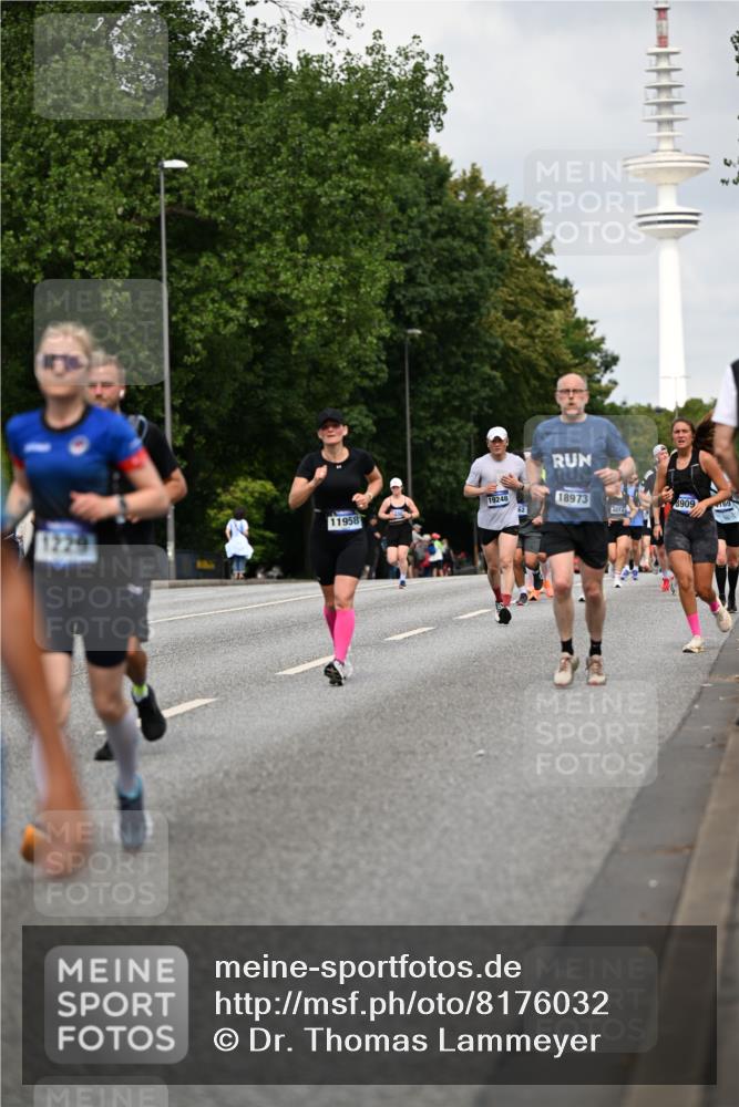 29.06.2025 - hella hamburg halbmarathon Dr. Thomas Lammeyer http://msf.ph/oto/8176032 29.06.2025 10:10:08 Kennedybrücke 1229, 1830, 1842, 2471, 2624, 3062, 4169, 5762, 6014, 7302, 7741, 8049, 8290, 8894, 8909, 9477, 9917, 10343, 10781, 10791, 10998 meine-sportfotos.de