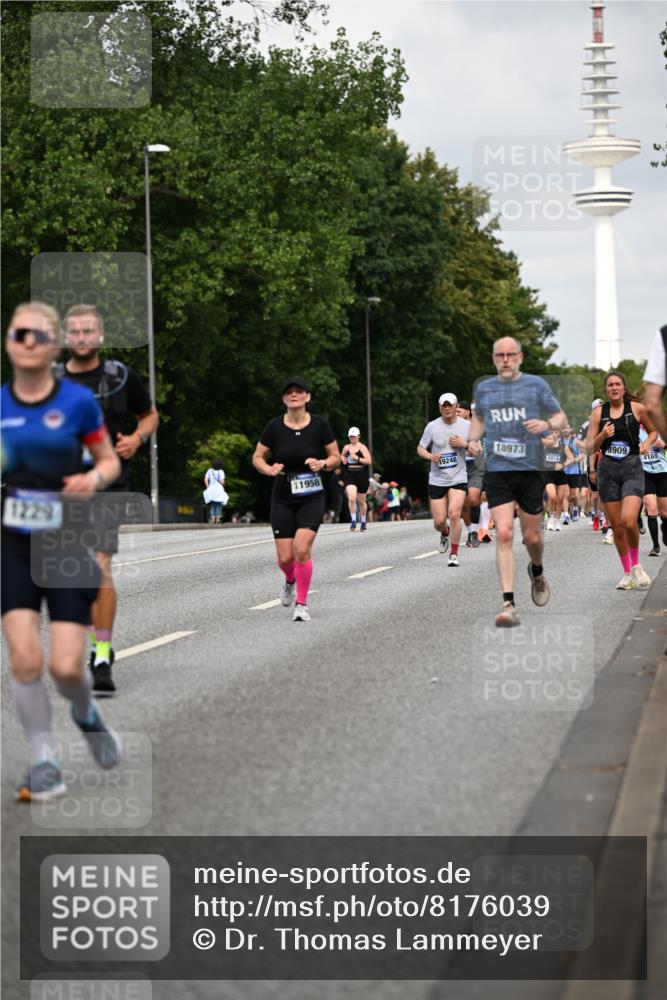 29.06.2025 - hella hamburg halbmarathon Dr. Thomas Lammeyer http://msf.ph/oto/8176039 29.06.2025 10:10:08 Kennedybrücke 1229, 1830, 1842, 2471, 2624, 3062, 4169, 5762, 6014, 7302, 7741, 8049, 8290, 8894, 8909, 9477, 9917, 10343, 10781, 10791, 10998 meine-sportfotos.de