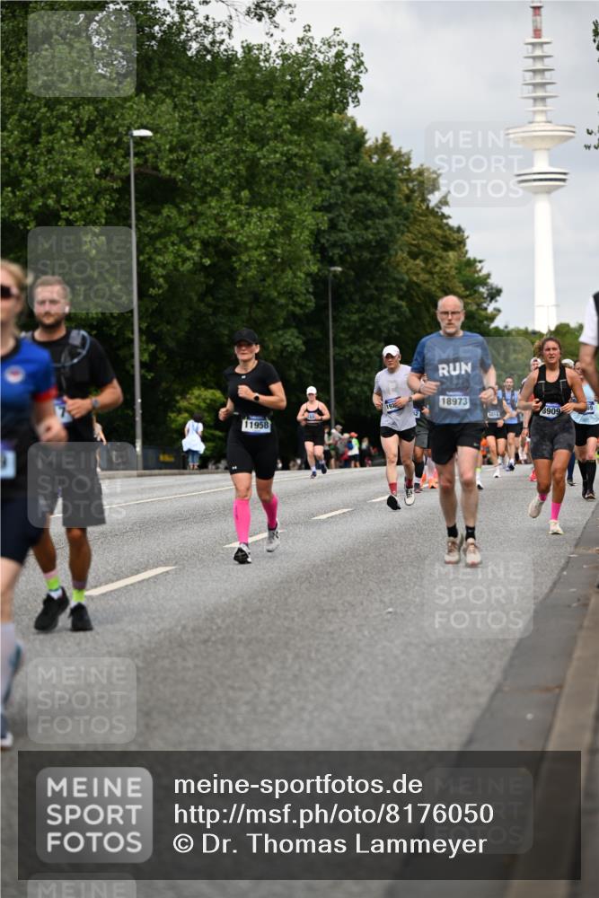 29.06.2025 - hella hamburg halbmarathon Dr. Thomas Lammeyer http://msf.ph/oto/8176050 29.06.2025 10:10:08 Kennedybrücke 1229, 1830, 1842, 2471, 2624, 3062, 4169, 5762, 6014, 7302, 7741, 8049, 8290, 8894, 8909, 9477, 9917, 10343, 10781, 10791, 10998 meine-sportfotos.de