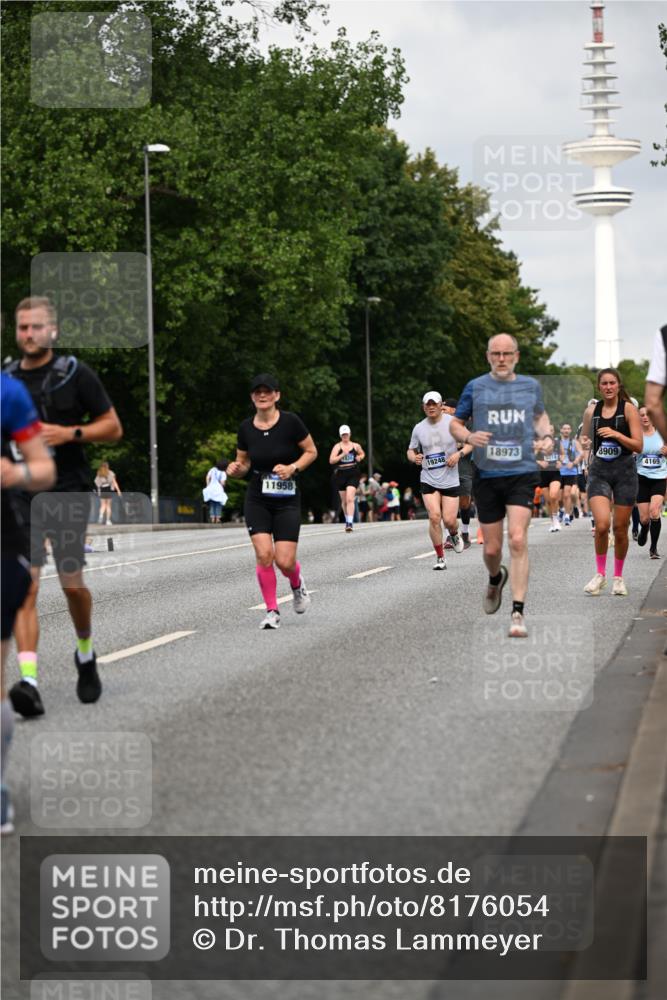 29.06.2025 - hella hamburg halbmarathon Dr. Thomas Lammeyer http://msf.ph/oto/8176054 29.06.2025 10:10:08 Kennedybrücke 1229, 1830, 1842, 2471, 2624, 3062, 4169, 5762, 6014, 7302, 7741, 8049, 8290, 8894, 8909, 9477, 9917, 10343, 10781, 10791, 10998 meine-sportfotos.de