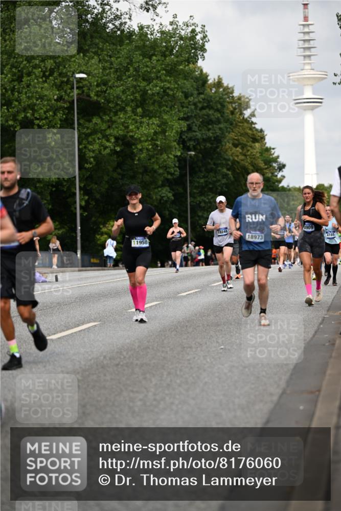 29.06.2025 - hella hamburg halbmarathon Dr. Thomas Lammeyer http://msf.ph/oto/8176060 29.06.2025 10:10:08 Kennedybrücke 1229, 1830, 1842, 2471, 2624, 3062, 4169, 5762, 6014, 7302, 7741, 8049, 8290, 8894, 8909, 9477, 9917, 10343, 10781, 10791, 10998 meine-sportfotos.de