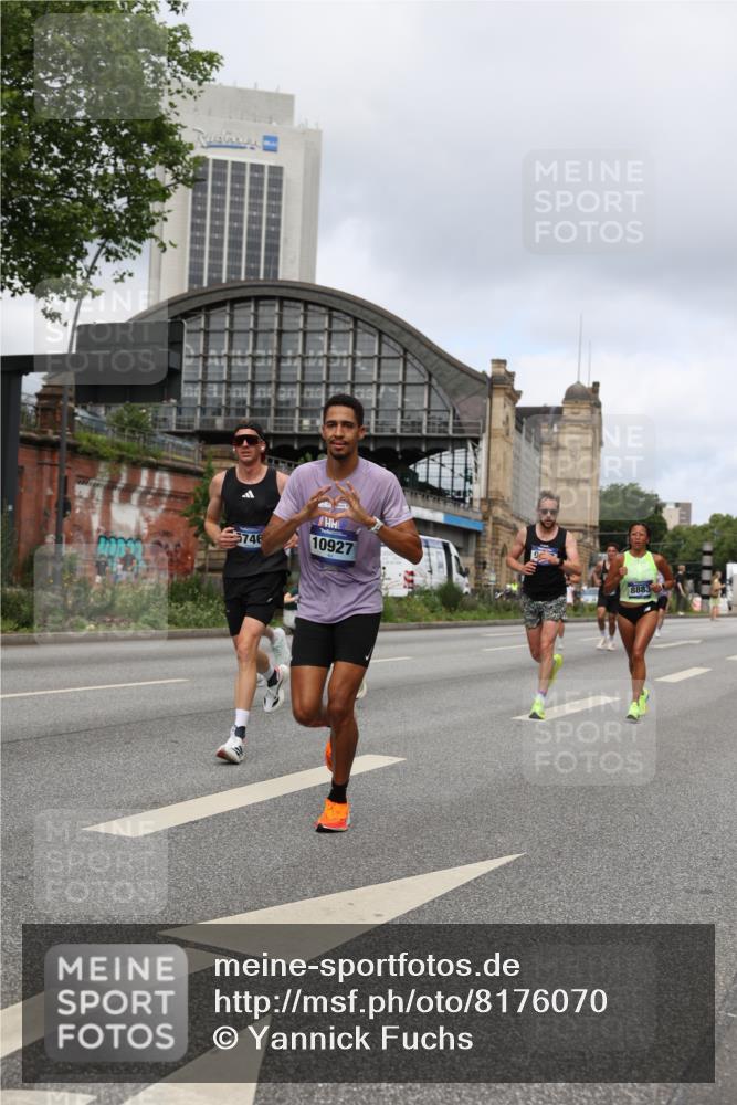 29.06.2025 - hella hamburg halbmarathon Yannick Fuchs http://msf.ph/oto/8176070 29.06.2025 10:27:16 20KM 1407, 1707, 1894, 5070, 5746, 6358, 7845, 7965, 8883, 9047, 10484, 10876, 10927, 11150, 11169, 11370, 11929, 13199, 14293, 15054, 15826, 16065, 16505, 16957, 18135, 18562, 18563 meine-sportfotos.de