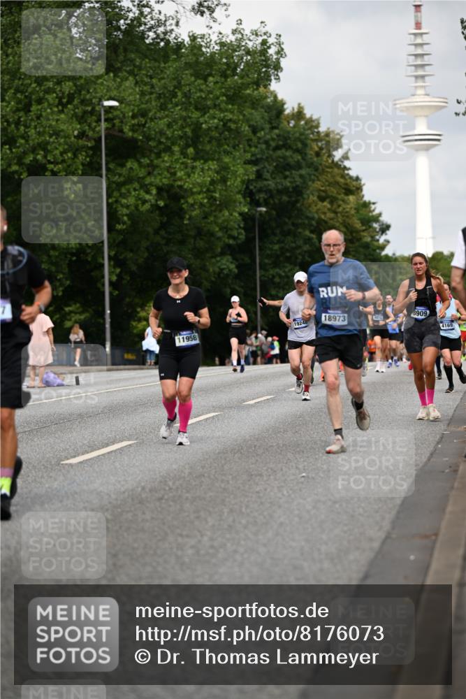 29.06.2025 - hella hamburg halbmarathon Dr. Thomas Lammeyer http://msf.ph/oto/8176073 29.06.2025 10:10:08 Kennedybrücke 1229, 1830, 1842, 2471, 2624, 3062, 4169, 5762, 6014, 7302, 7741, 8049, 8290, 8894, 8909, 9477, 9917, 10343, 10781, 10791, 10998 meine-sportfotos.de