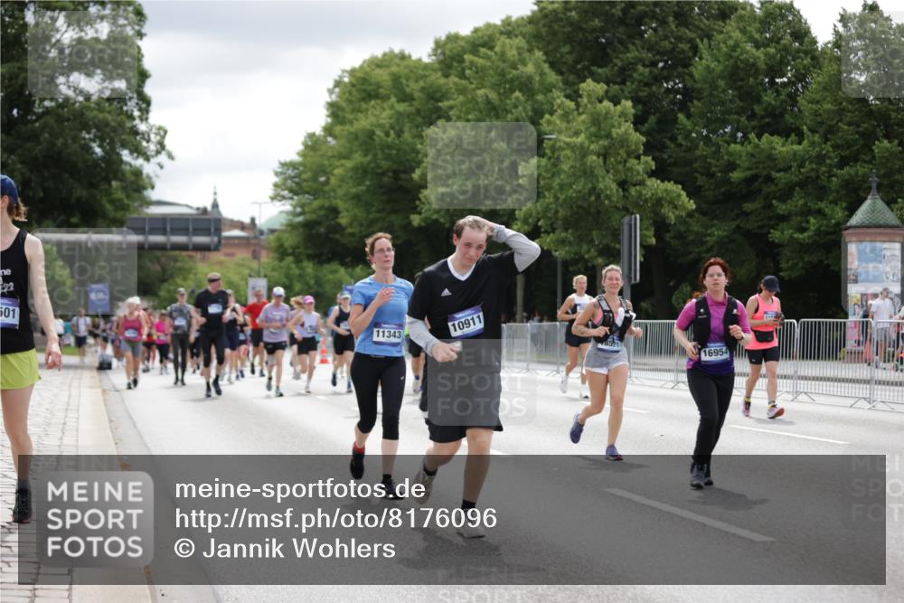 29.06.2025 - hella hamburg halbmarathon Jannik Wohlers http://msf.ph/oto/8176096 29.06.2025 11:08:32 Lombardsbrücke 1223, 1776, 3330, 3965, 3967, 4115, 4133, 5513, 6435, 7352, 7996, 8006, 8008, 8192, 9197, 9419, 9860, 10032, 10689, 10698, 10911, 11003, 11069, 11070, 11343, 11466, 11593, 11751, 11869, 12246, 12980, 14238, 14373, 14547, 14551, 15491, 16296, 16954, 18358, 18364, 18521, 18813, 19079, 19171, 19191 meine-sportfotos.de