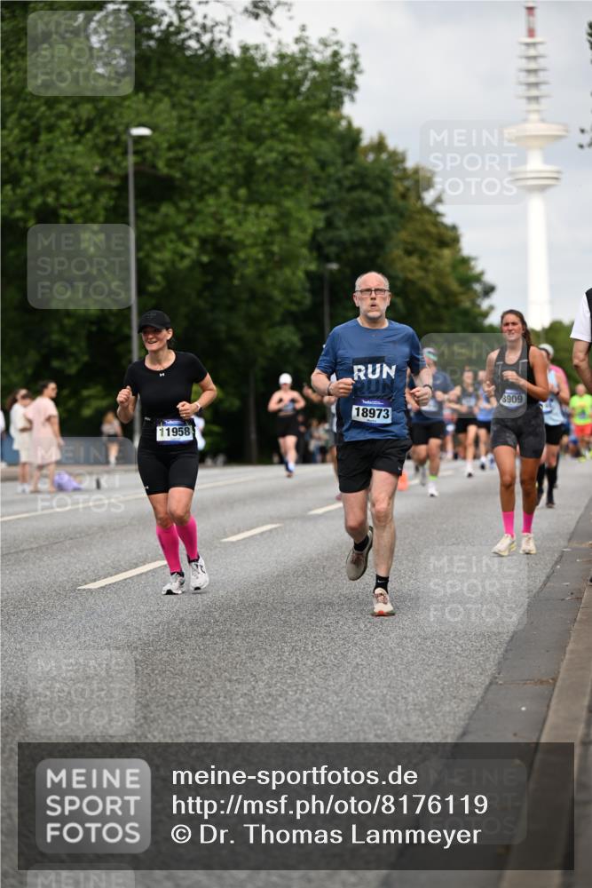 29.06.2025 - hella hamburg halbmarathon Dr. Thomas Lammeyer http://msf.ph/oto/8176119 29.06.2025 10:10:10 Kennedybrücke 1229, 1830, 1842, 2471, 2624, 3062, 4169, 4542, 5762, 6014, 7302, 7741, 8049, 8290, 8744, 8894, 8909, 9477, 9917, 10343, 10781, 10791, 10998 meine-sportfotos.de