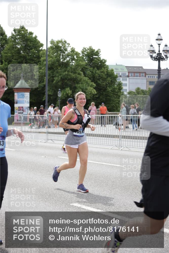 29.06.2025 - hella hamburg halbmarathon Jannik Wohlers http://msf.ph/oto/8176141 29.06.2025 11:08:35 Lombardsbrücke 1223, 1776, 3330, 3965, 3967, 5513, 6435, 6654, 7352, 7996, 8006, 8008, 9197, 9419, 9860, 10032, 10228, 10689, 10698, 10911, 11343, 11751, 11869, 12246, 12980, 14238, 14373, 14547, 14551, 14705, 14706, 15491, 16296, 16954, 18358, 18364, 18521, 18813, 19079 meine-sportfotos.de