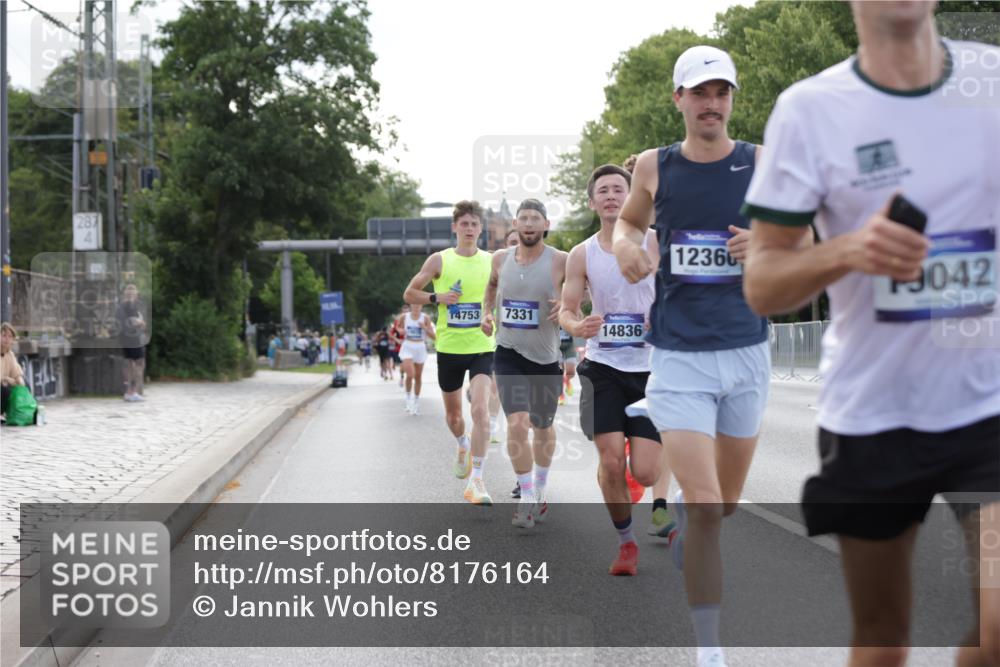 29.06.2025 - hella hamburg halbmarathon Jannik Wohlers http://msf.ph/oto/8176164 29.06.2025 09:42:18 Lombardsbrücke 5612, 7331, 7855, 9269, 10468, 11078, 11228, 12360, 13872, 13913, 14753, 14836, 16615, 17614, 18740, 19041, 19042, 19050, 19076, 19078 meine-sportfotos.de
