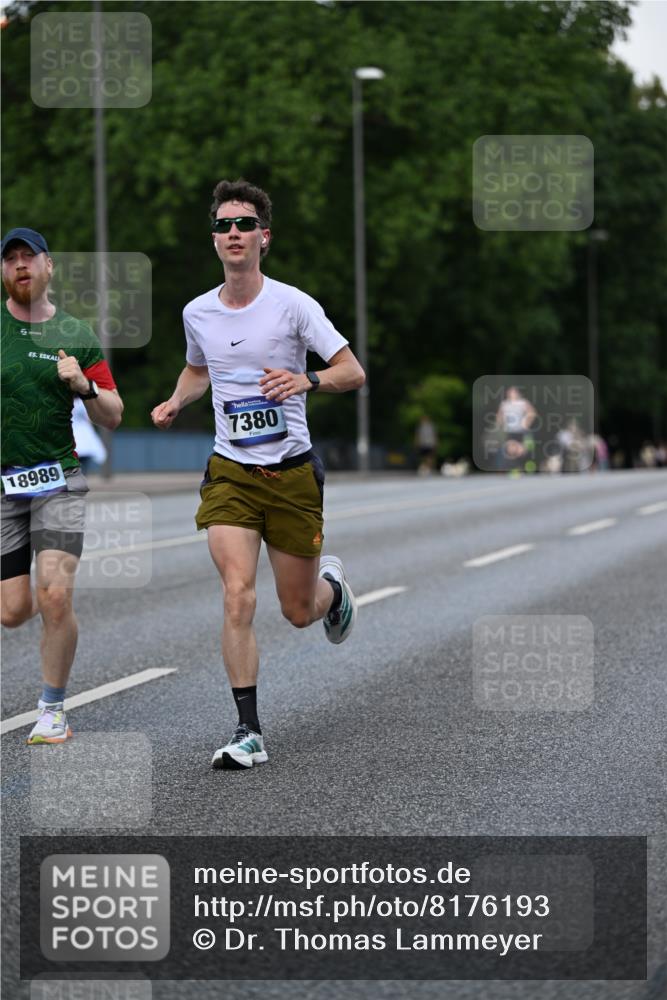 29.06.2025 - hella hamburg halbmarathon Dr. Thomas Lammeyer http://msf.ph/oto/8176193 29.06.2025 09:46:36 Kennedybrücke 1271, 2075, 6090, 7380 meine-sportfotos.de