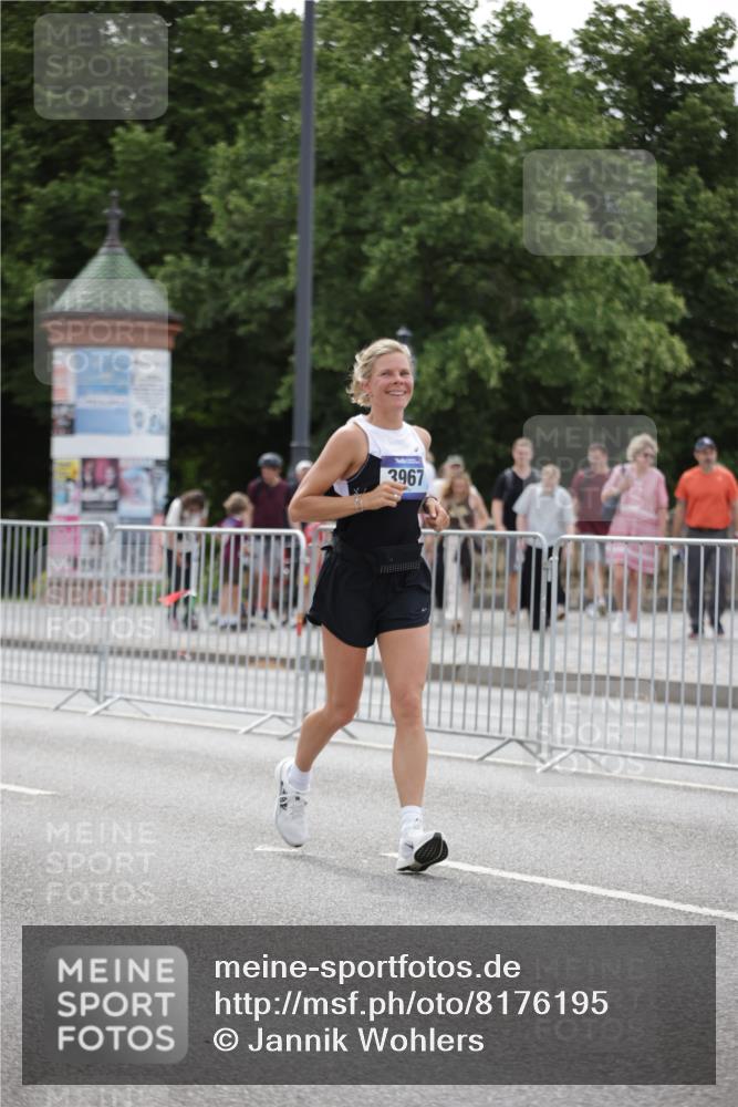 29.06.2025 - hella hamburg halbmarathon Jannik Wohlers http://msf.ph/oto/8176195 29.06.2025 11:08:37 Lombardsbrücke 1223, 1776, 1832, 3330, 3967, 4219, 4790, 5513, 6654, 7352, 7996, 8006, 8008, 9197, 9860, 10032, 10228, 10689, 10698, 10911, 11066, 11343, 11751, 11869, 12246, 12980, 14238, 14373, 14547, 14551, 14705, 14706, 14945, 14995, 15491, 16296, 16954, 18358, 18364, 18521, 18813 meine-sportfotos.de
