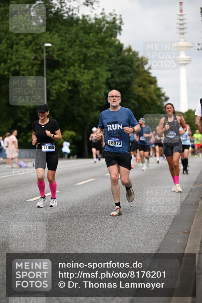 29.06.2025 - hella hamburg halbmarathon Dr. Thomas Lammeyer http://msf.ph/oto/8176201 29.06.2025 10:10:10 Kennedybrücke 1229, 1830, 1842, 2471, 2624, 3062, 4169, 4542, 5762, 6014, 7302, 7741, 8049, 8290, 8744, 8894, 8909, 9477, 9917, 10343, 10781, 10791, 10998 meine-sportfotos.de
