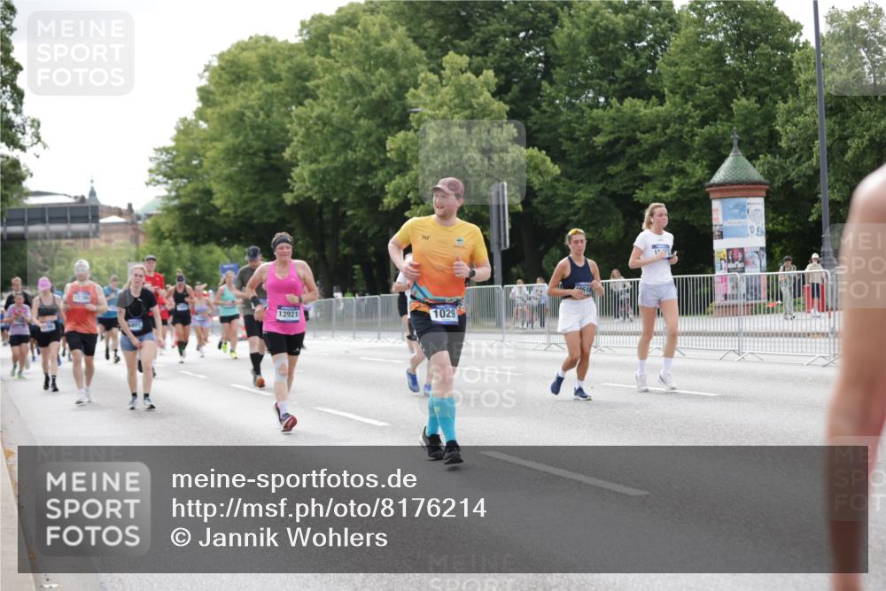 29.06.2025 - hella hamburg halbmarathon Jannik Wohlers http://msf.ph/oto/8176214 29.06.2025 10:22:25 Lombardsbrücke 1029, 1853, 2294, 2766, 3003, 3034, 3600, 3601, 5223, 5343, 5629, 7188, 7190, 7266, 7276, 7529, 7925, 8355, 9256, 9392, 10086, 10205, 10826, 10902, 11665, 12190, 12592, 13921, 14525, 14633, 14801, 15469, 15870, 16618, 16801, 16863 meine-sportfotos.de