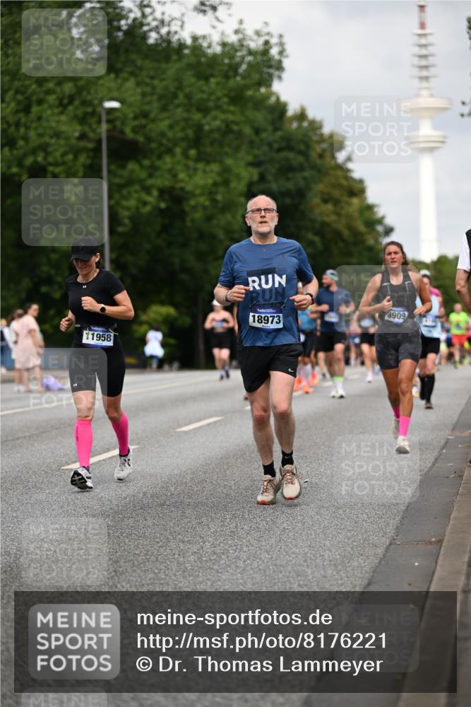 29.06.2025 - hella hamburg halbmarathon Dr. Thomas Lammeyer http://msf.ph/oto/8176221 29.06.2025 10:10:10 Kennedybrücke 1229, 1830, 1842, 2471, 2624, 3062, 4169, 4542, 5762, 6014, 7302, 7741, 8049, 8290, 8744, 8894, 8909, 9477, 9917, 10343, 10781, 10791, 10998 meine-sportfotos.de