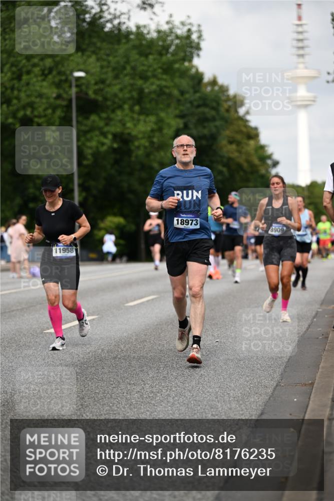 29.06.2025 - hella hamburg halbmarathon Dr. Thomas Lammeyer http://msf.ph/oto/8176235 29.06.2025 10:10:10 Kennedybrücke 1229, 1830, 1842, 2471, 2624, 3062, 4169, 4542, 5762, 6014, 7302, 7741, 8049, 8290, 8744, 8894, 8909, 9477, 9917, 10343, 10781, 10791, 10998 meine-sportfotos.de