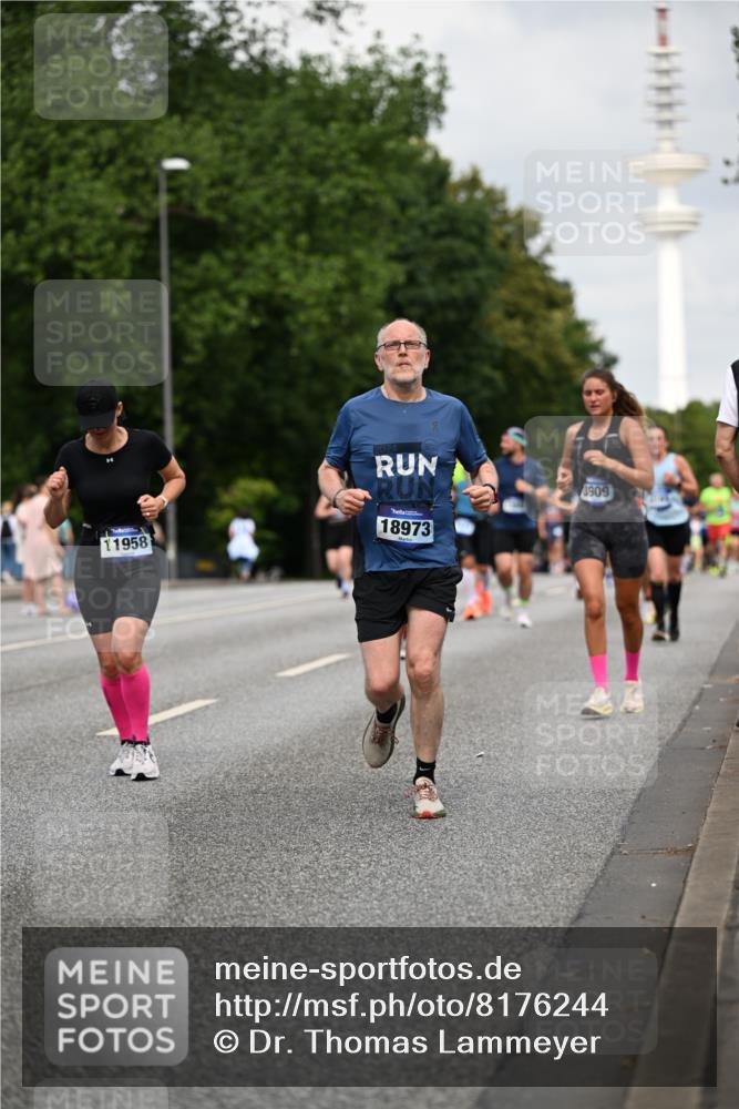 29.06.2025 - hella hamburg halbmarathon Dr. Thomas Lammeyer http://msf.ph/oto/8176244 29.06.2025 10:10:10 Kennedybrücke 1229, 1830, 1842, 2471, 2624, 3062, 4169, 4542, 5762, 6014, 7302, 7741, 8049, 8290, 8744, 8894, 8909, 9477, 9917, 10343, 10781, 10791, 10998 meine-sportfotos.de
