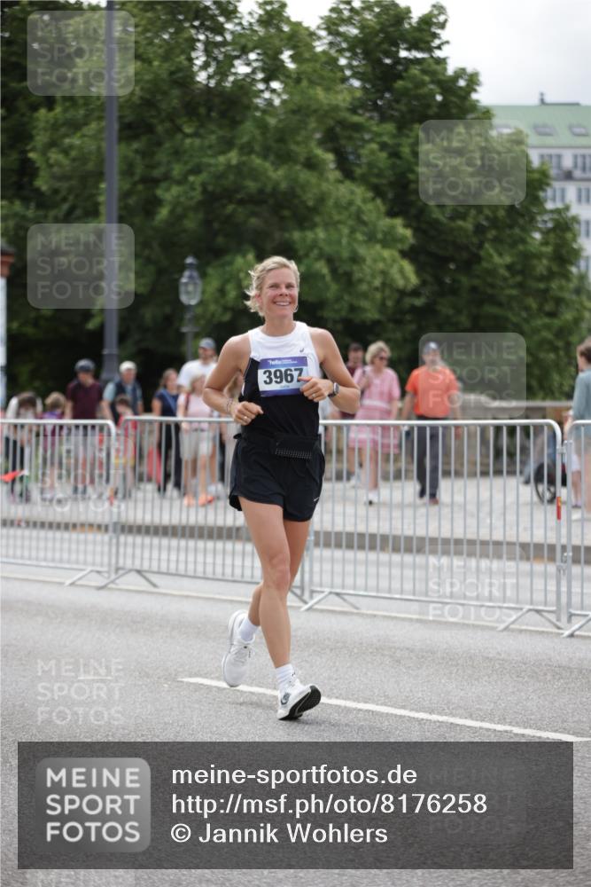 29.06.2025 - hella hamburg halbmarathon Jannik Wohlers http://msf.ph/oto/8176258 29.06.2025 11:08:38 Lombardsbrücke 1223, 1776, 1832, 3330, 3967, 4219, 4790, 6654, 6934, 7352, 7996, 8006, 8008, 9197, 9860, 10032, 10228, 10689, 10698, 10911, 11066, 11343, 11751, 11869, 12142, 12246, 12980, 14238, 14373, 14547, 14551, 14705, 14706, 14945, 14995, 16296, 16954, 18358, 18364, 18521, 18813 meine-sportfotos.de