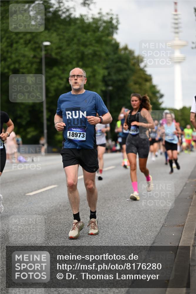 29.06.2025 - hella hamburg halbmarathon Dr. Thomas Lammeyer http://msf.ph/oto/8176280 29.06.2025 10:10:11 Kennedybrücke 1229, 1830, 1842, 2471, 2624, 3062, 4169, 4542, 5762, 6014, 7302, 7741, 8049, 8290, 8744, 8894, 8909, 9477, 9917, 10214, 10343, 10781, 10791, 10998 meine-sportfotos.de