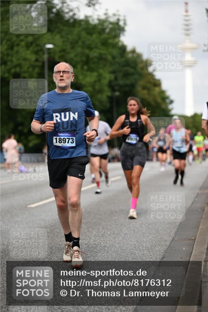 29.06.2025 - hella hamburg halbmarathon Dr. Thomas Lammeyer http://msf.ph/oto/8176312 29.06.2025 10:10:12 Kennedybrücke 1229, 1830, 1842, 2471, 2624, 3062, 4169, 4542, 5762, 6014, 7302, 7741, 8049, 8290, 8744, 8894, 8909, 9477, 9917, 10214, 10343, 10781, 10791, 10998 meine-sportfotos.de