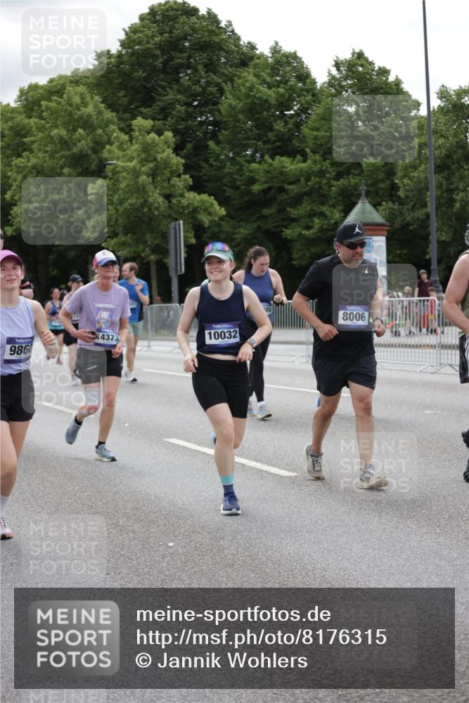 29.06.2025 - hella hamburg halbmarathon Jannik Wohlers http://msf.ph/oto/8176315 29.06.2025 11:08:40 Lombardsbrücke 1140, 1223, 1776, 1832, 3330, 3967, 4219, 4790, 4800, 6654, 6934, 7352, 7996, 8006, 8008, 9860, 10032, 10073, 10228, 10689, 10698, 10911, 11066, 11343, 11751, 11869, 12142, 12246, 14238, 14373, 14547, 14551, 14705, 14706, 14942, 14945, 14995, 16296, 16764, 16954, 18358, 18364, 18521, 18813, 19231 meine-sportfotos.de