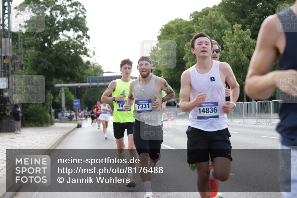 29.06.2025 - hella hamburg halbmarathon Jannik Wohlers http://msf.ph/oto/8176488 29.06.2025 09:42:19 Lombardsbrücke 5612, 7331, 7855, 9269, 10468, 11078, 11228, 12360, 13872, 13913, 14753, 14836, 16615, 17614, 18740, 19041, 19042, 19050, 19076, 19078 meine-sportfotos.de