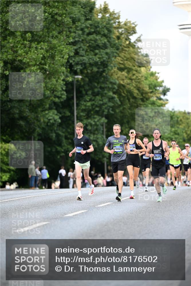 29.06.2025 - hella hamburg halbmarathon Dr. Thomas Lammeyer http://msf.ph/oto/8176502 29.06.2025 09:46:44 Kennedybrücke 2075, 2180, 2203, 2483, 6090, 7380, 8318, 8376, 9804, 10351 meine-sportfotos.de