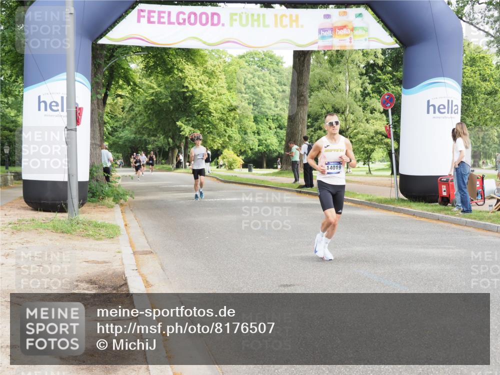 29.06.2025 - hella hamburg halbmarathon MichiJ http://msf.ph/oto/8176507 29.06.2025 10:16:24 Zwischen KM18-KM19 14019, 19076 meine-sportfotos.de