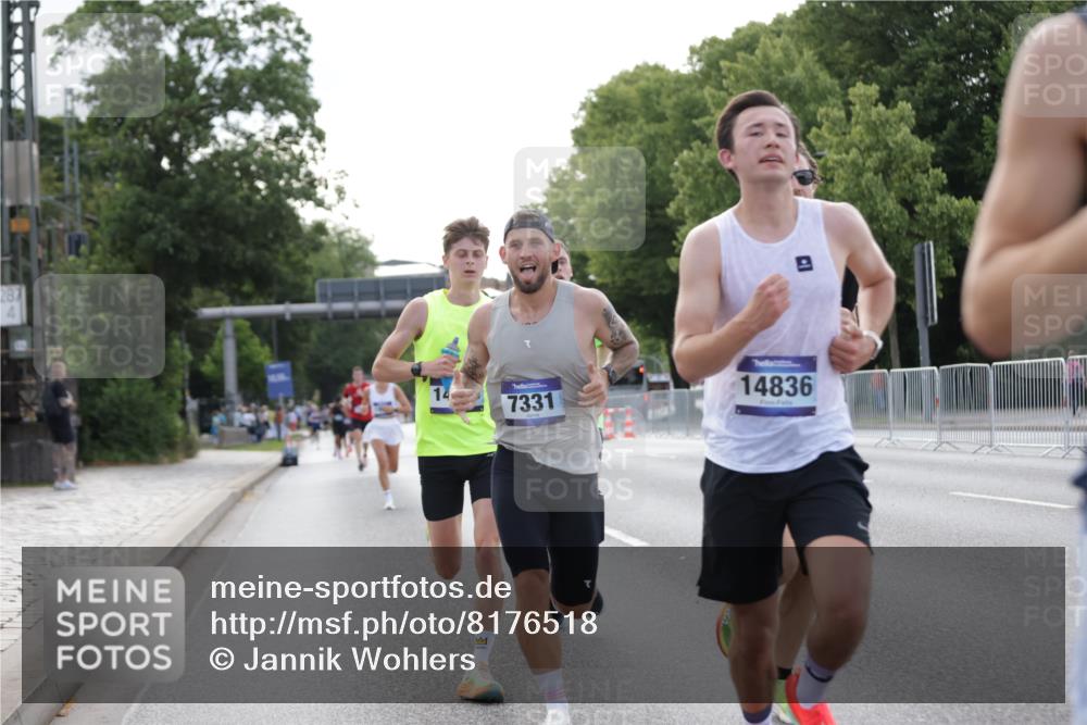 29.06.2025 - hella hamburg halbmarathon Jannik Wohlers http://msf.ph/oto/8176518 29.06.2025 09:42:19 Lombardsbrücke 5612, 7331, 7855, 9269, 10468, 11078, 11228, 12360, 13872, 13913, 14753, 14836, 16615, 17614, 18740, 19041, 19042, 19050, 19076, 19078 meine-sportfotos.de